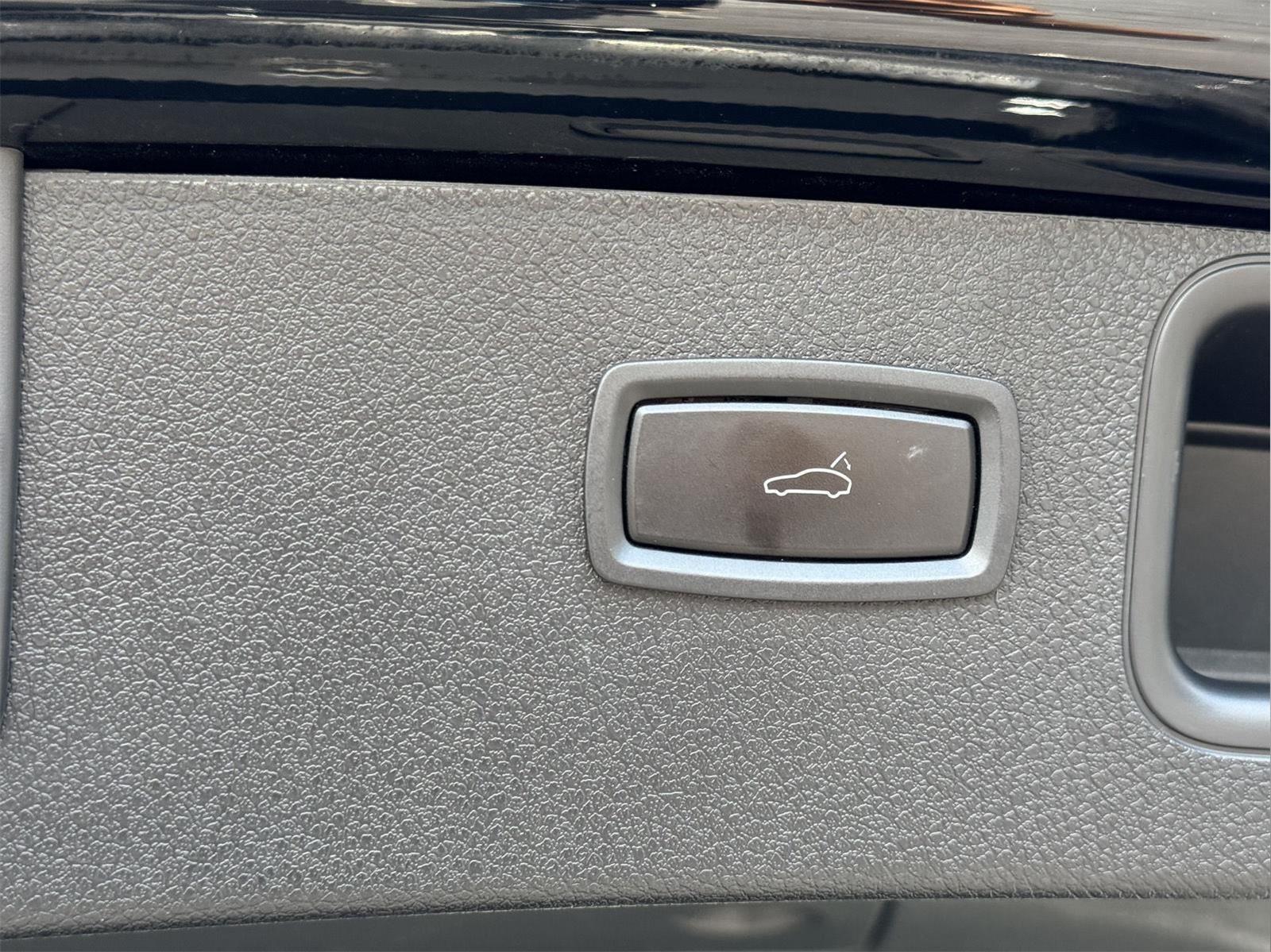 2021 Porsche Macan Base photo 67