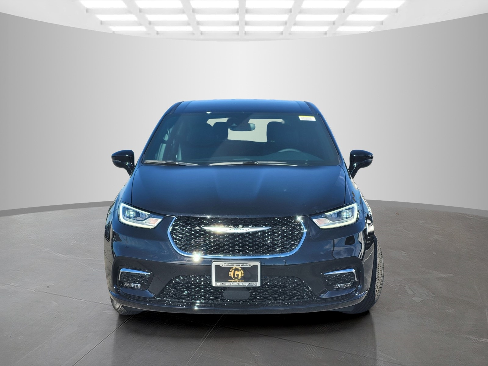 2026 Chrysler Pacifica photo 2