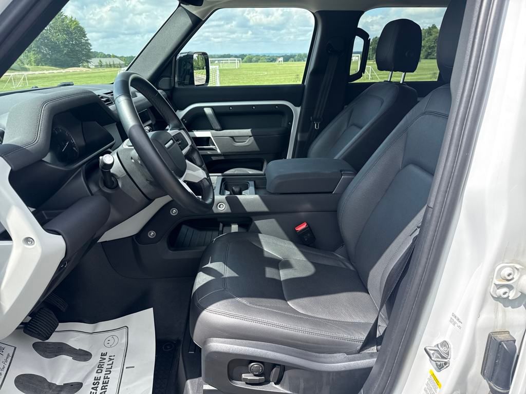 2023 Land Rover Defender 110 SE photo 9