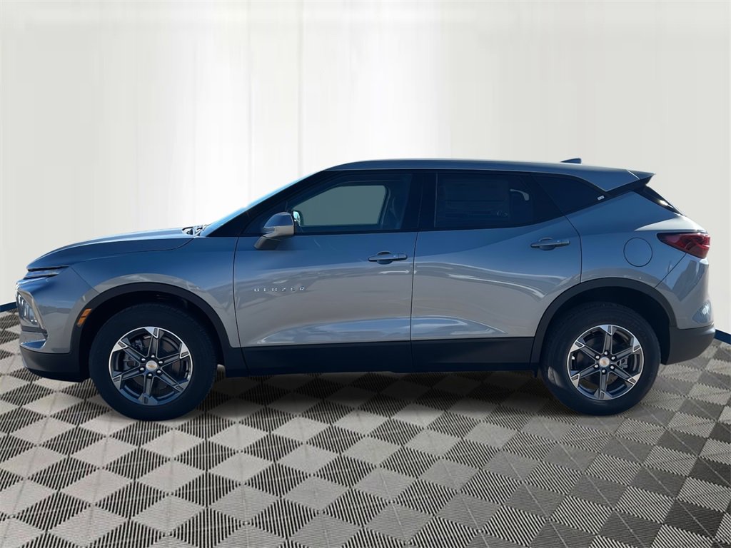 2025 Chevrolet Blazer 2LT photo 2