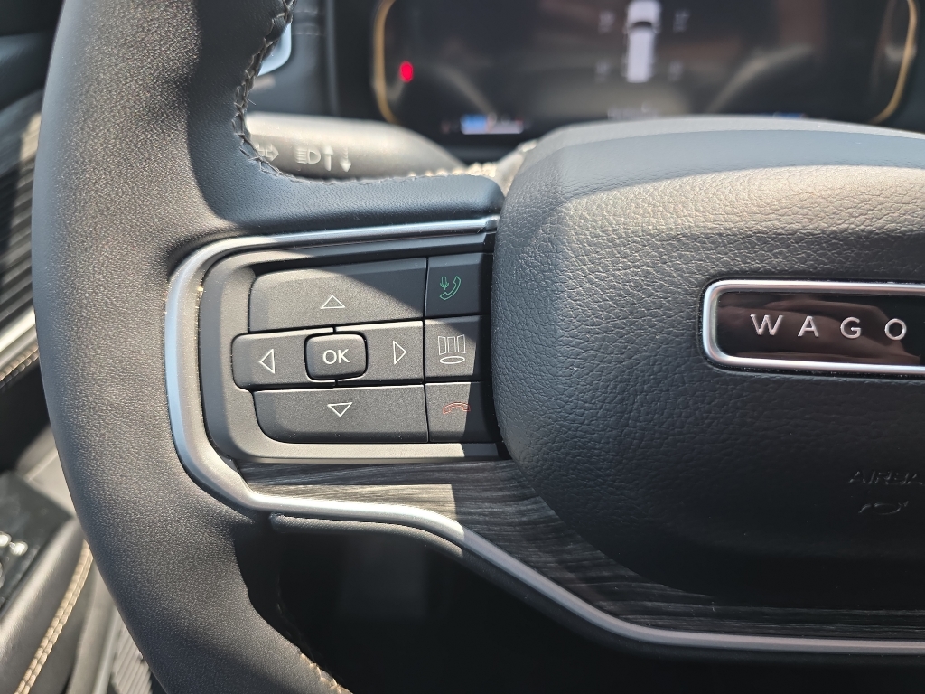 2024 Jeep Wagoneer L Series II photo 17