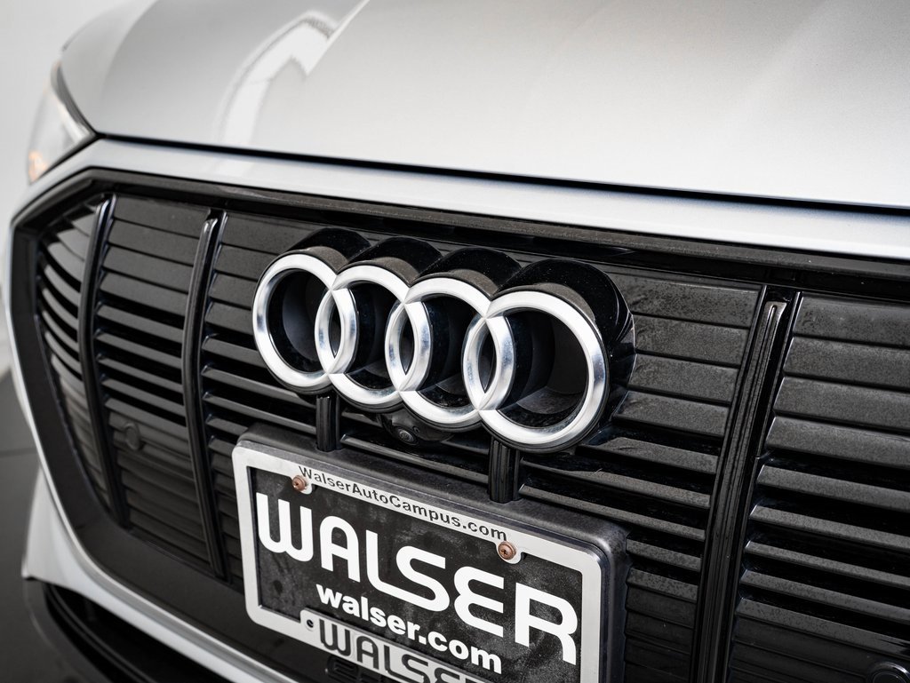 2022 Audi e-tron Premium photo 3