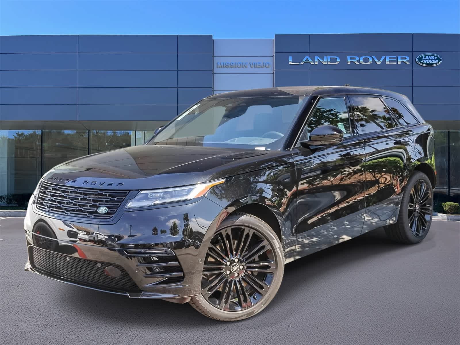 2026 Land Rover Range Rover Velar Dynamic SE's photo