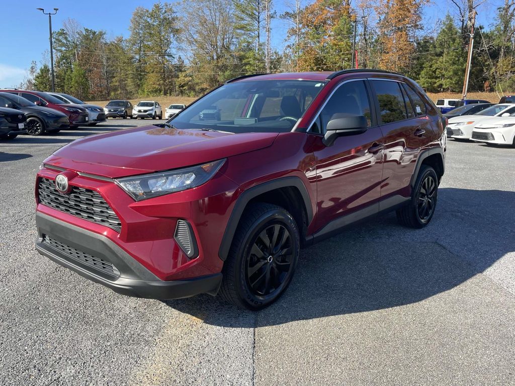 2021 Toyota RAV4 LE photo 4