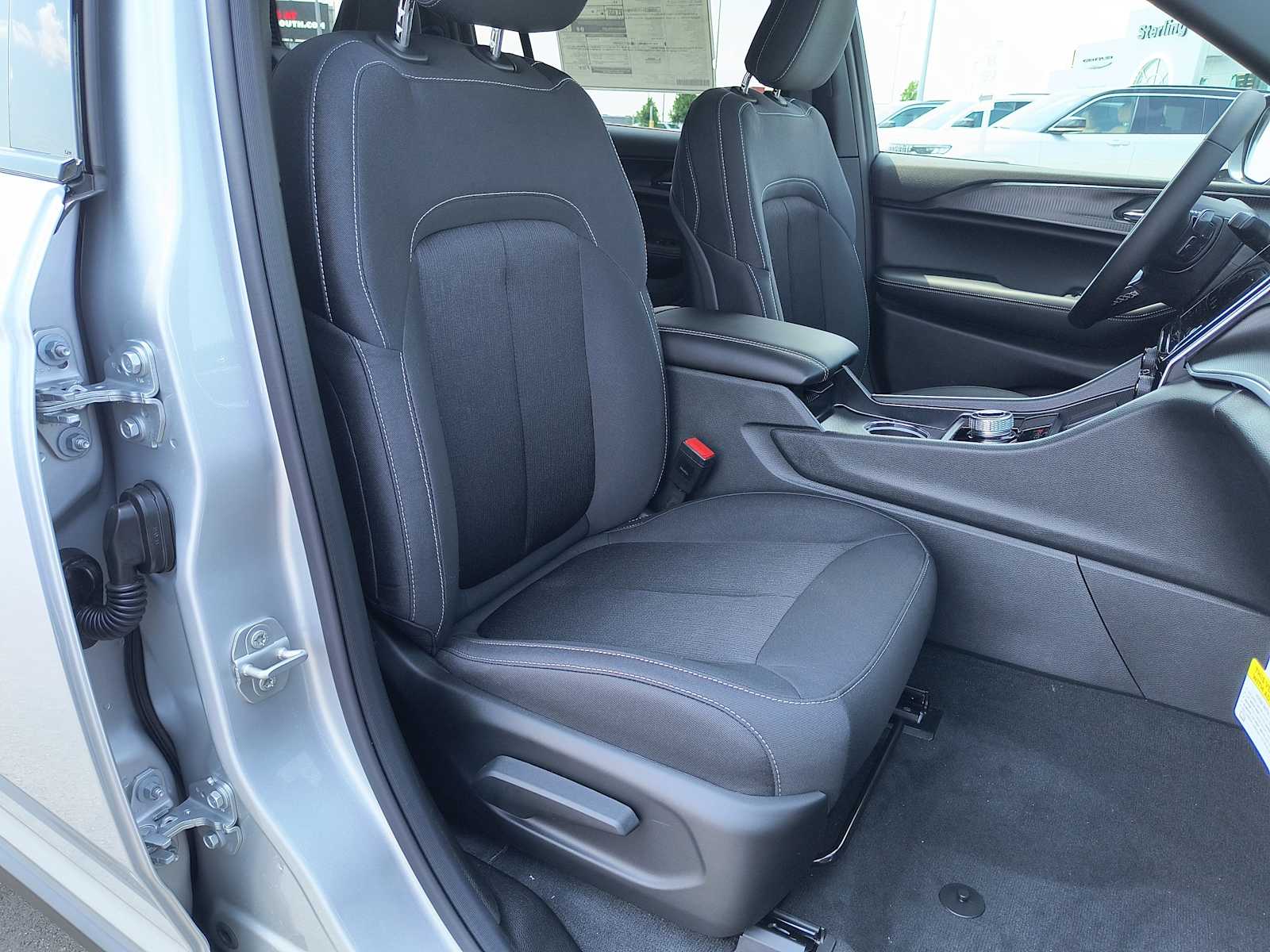 2025 Jeep Grand Cherokee Laredo X photo 10