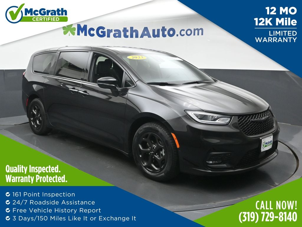 2023 Chrysler Pacifica Limited's photo