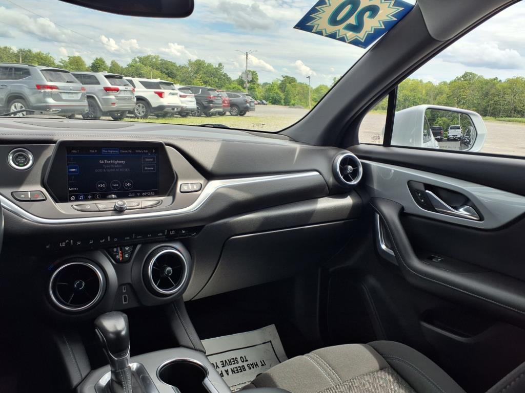 2020 Chevrolet Blazer 2LT photo 25