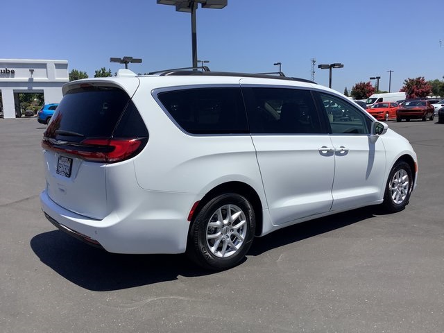 2022 Chrysler Pacifica Touring L photo 31