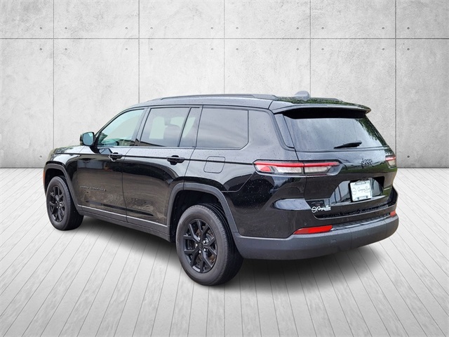 2024 Jeep Grand Cherokee Altitude photo 3