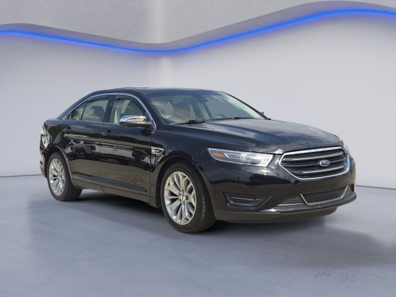 2018 Ford Taurus Limited photo 2