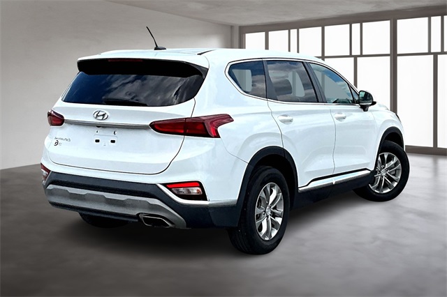 2020 Hyundai Santa Fe SE photo 3