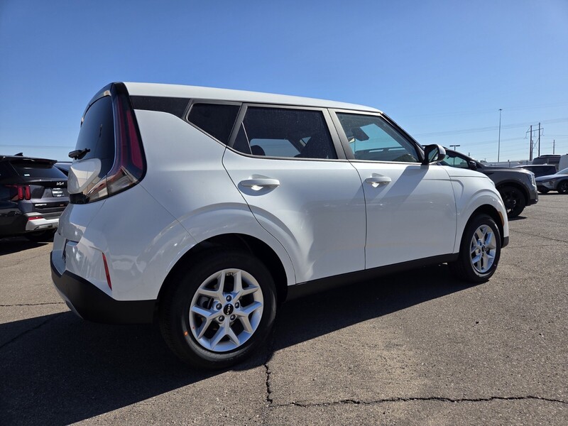 2025 Kia Soul LX S photo 3