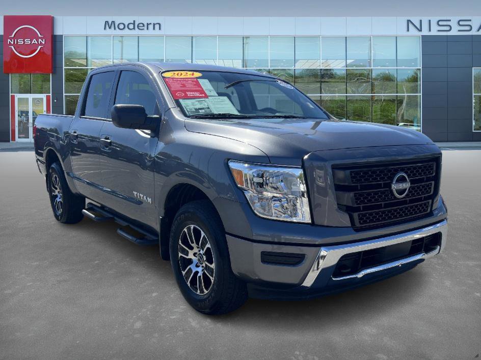 2024 Nissan Titan SV Crew Cab photo 3