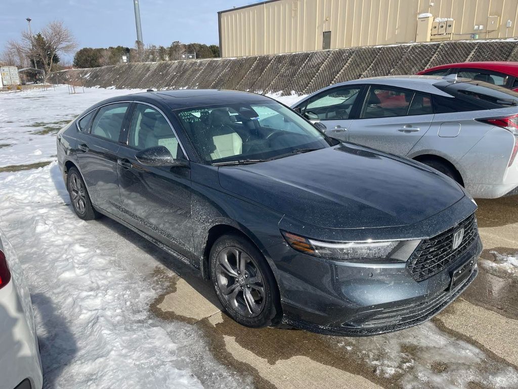 2024 Honda Accord Hybrid EX-L's photo