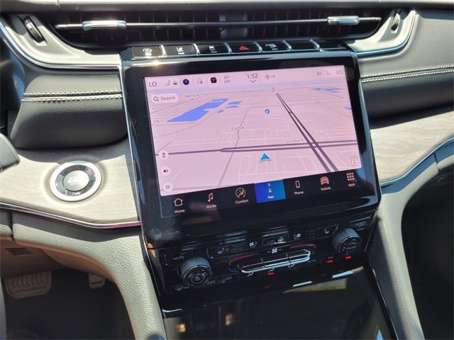 2025 Jeep Grand Cherokee Overland photo 18