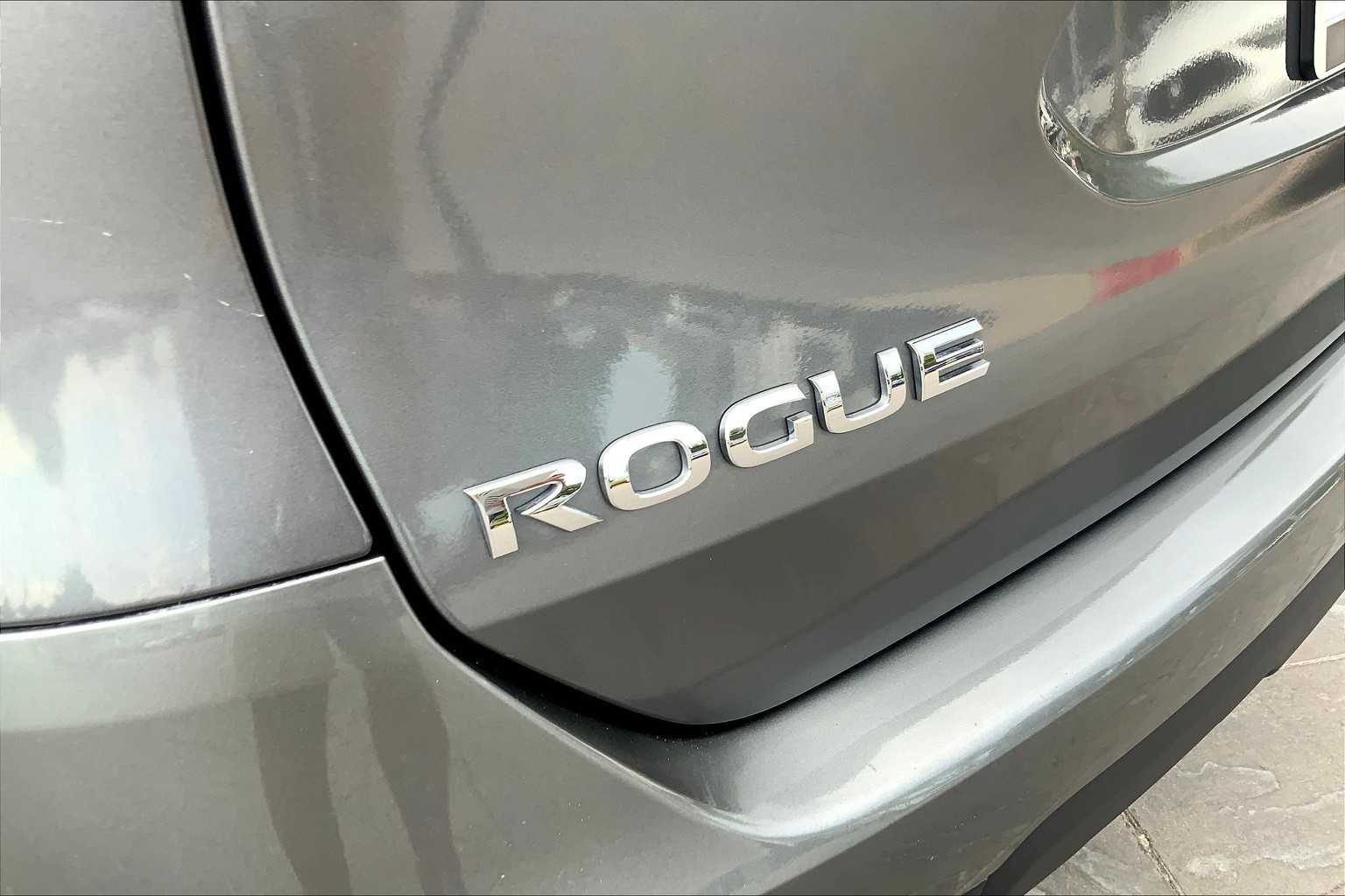 2016 Nissan Rogue SV photo 29