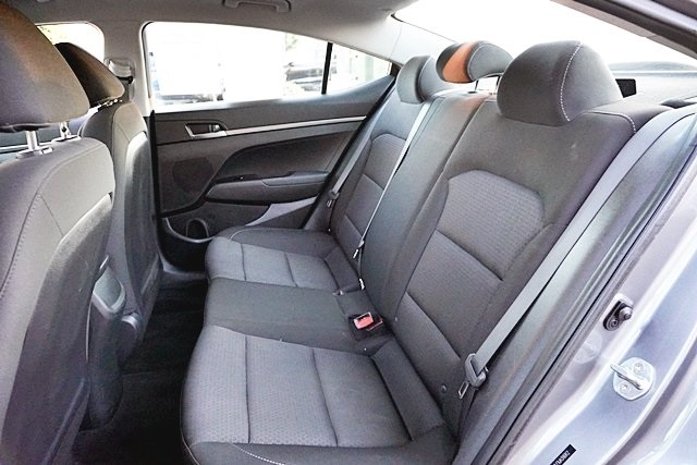 Used 2018 Gray Hyundai SE image 12