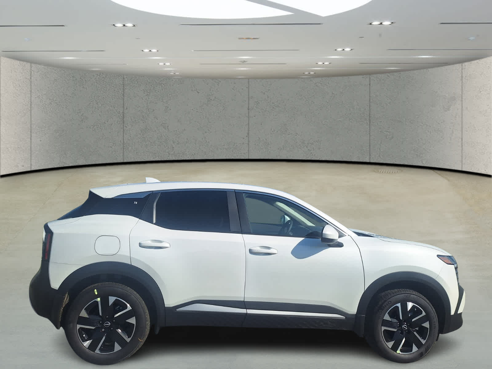 2025 Nissan Kicks SV photo 6