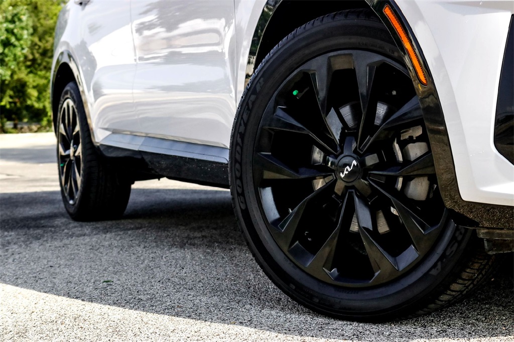 2023 Kia Sorento SX photo 2