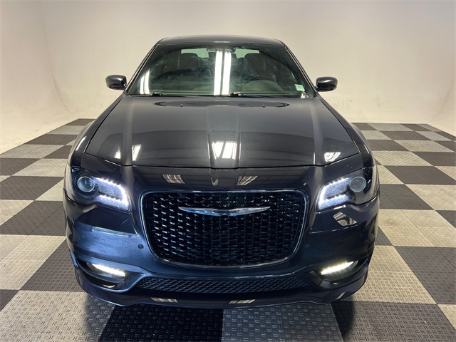 2018 Chrysler 300 S photo 2