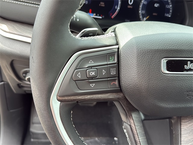 2025 Jeep Grand Cherokee Limited photo 8