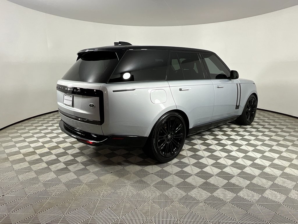 2023 Land Rover Range Rover SE photo 4