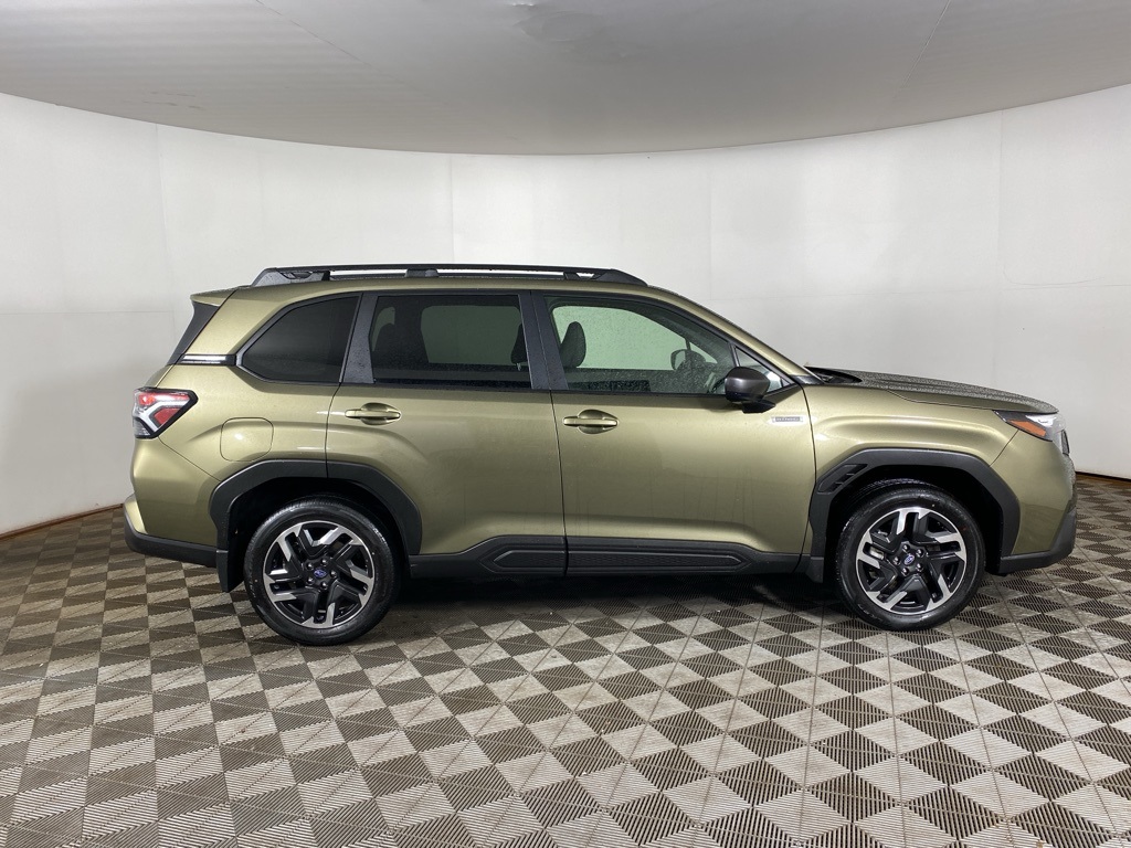 2025 Subaru Forester Premium photo 2