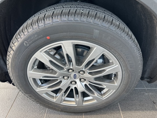 2025 Ford Explorer photo 4