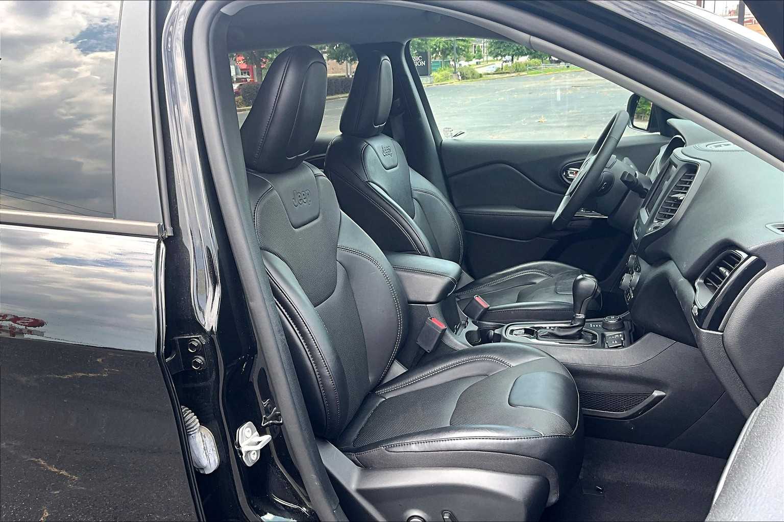 Image of Pre-Owned 2023 Jeep Cherokee Altitude Lux