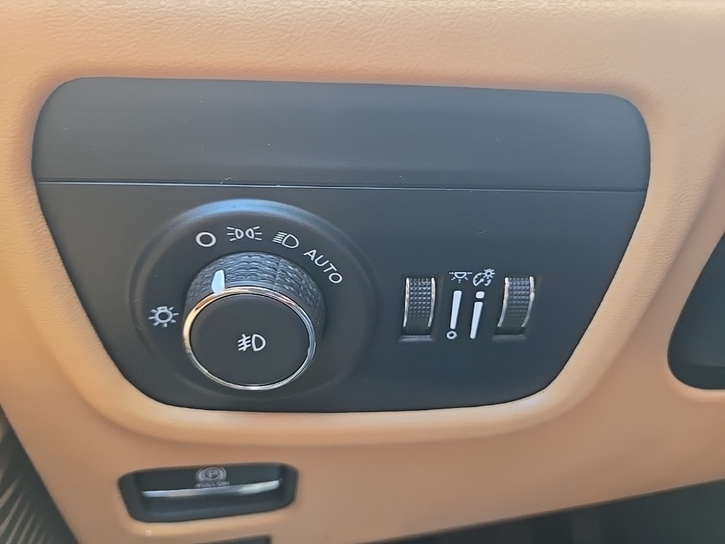 2024 Jeep Grand Cherokee Summit photo 13