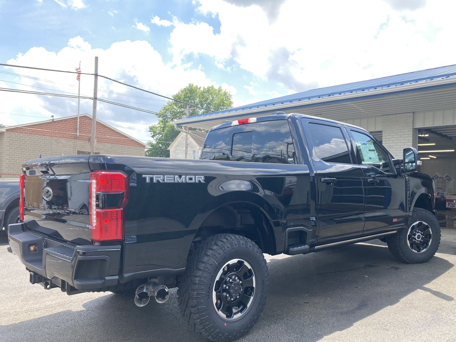 2025 Ford F-250 Lariat photo 2