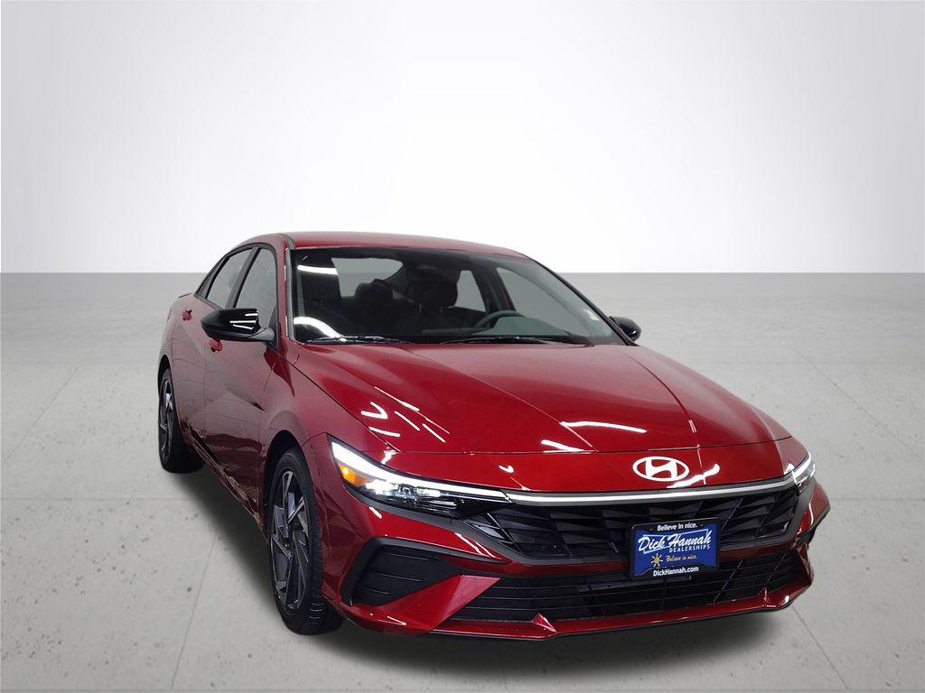2025 Hyundai Elantra SEL Sport photo 4
