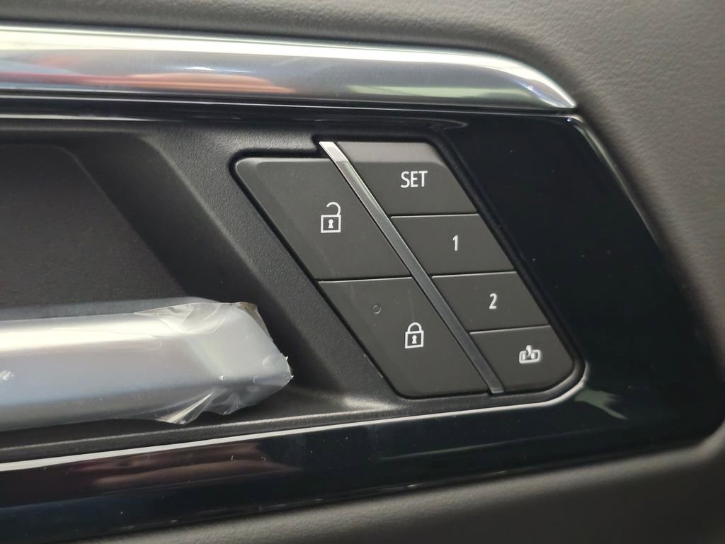 2025 Chevrolet Tahoe High Country photo 3