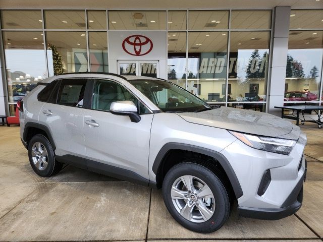 2025 Toyota RAV4 XLE's photo