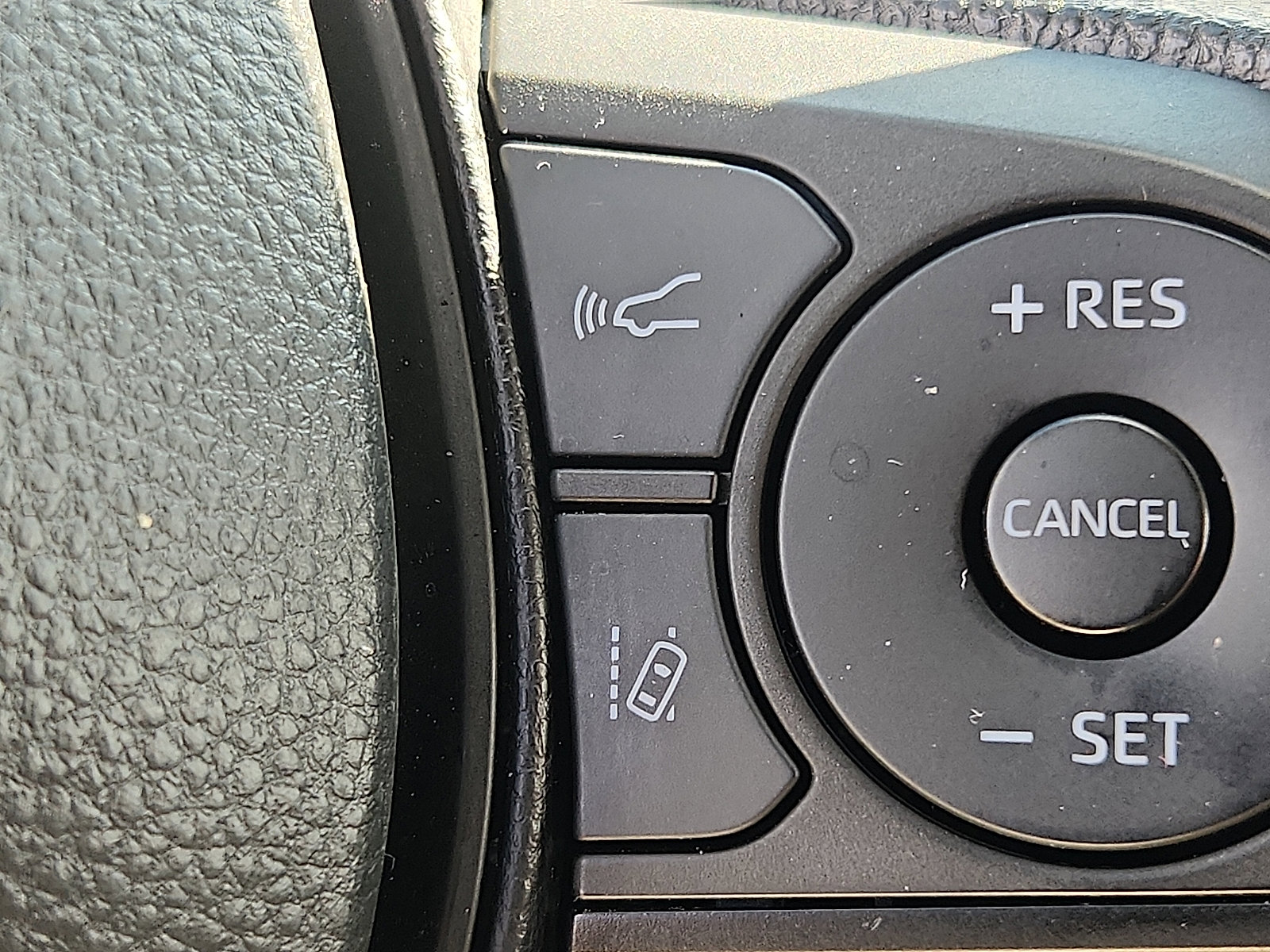 2024 Toyota RAV4 XLE photo 23