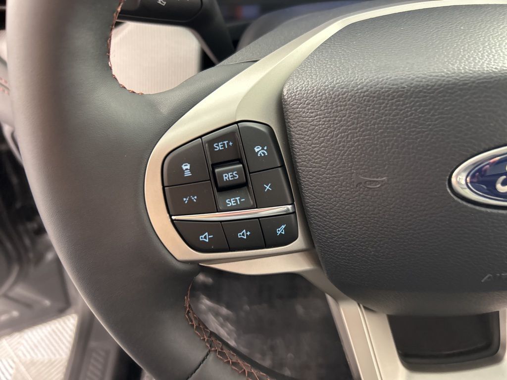 2025 Ford Explorer photo 11