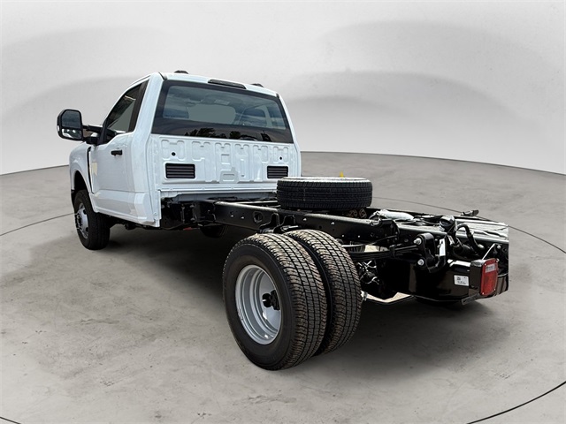 2025 Ford F-350 photo 2
