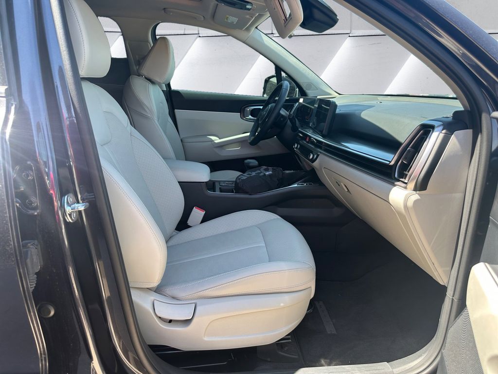 2025 Kia Sorento S photo 12