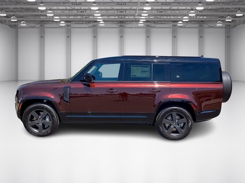 2024 Land Rover Defender 130 X-Dynamic SE photo 2
