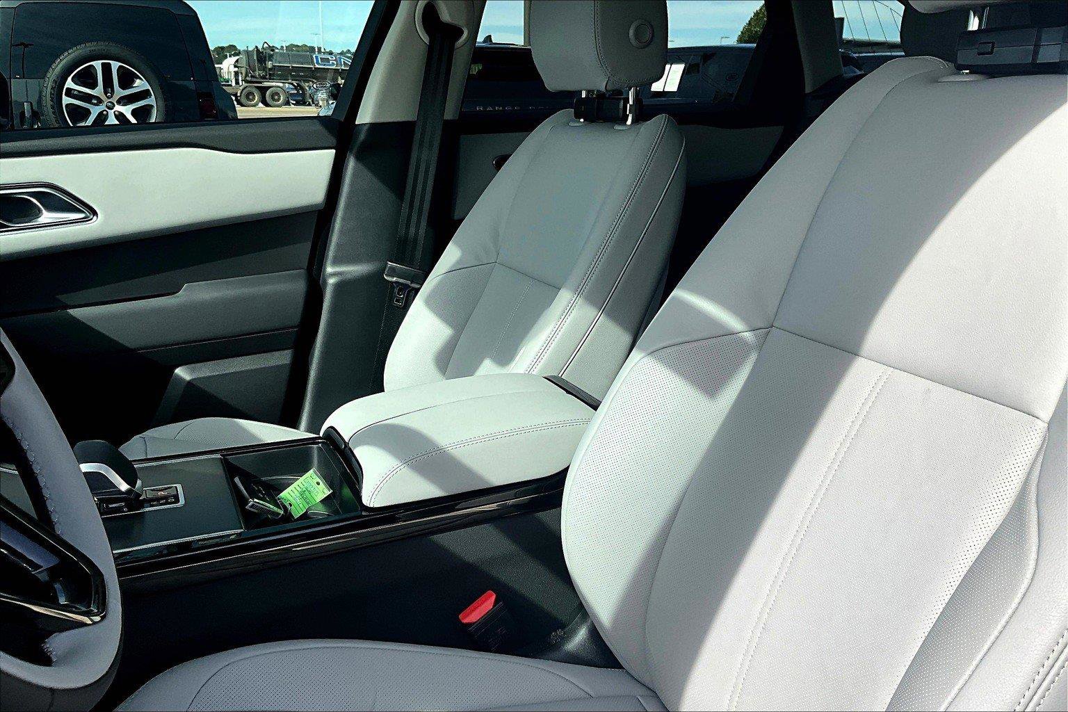 2025 Land Rover Range Rover Velar SE photo 7