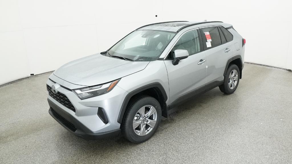 2025 Toyota RAV4 XLE's photo