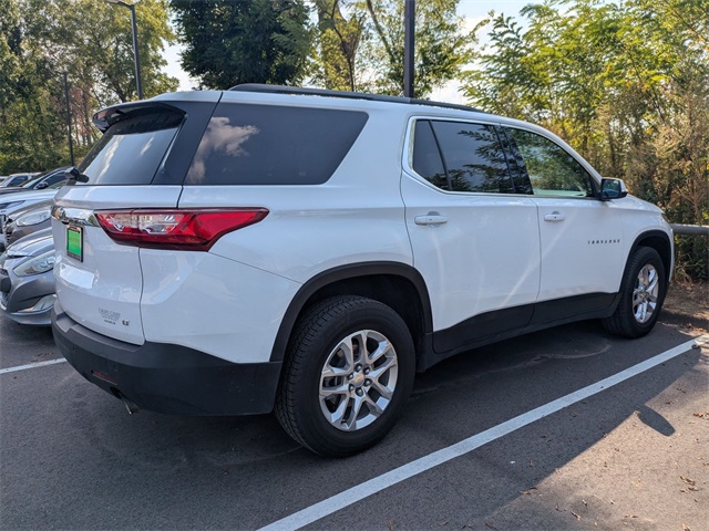 2021 Chevrolet Traverse photo 2