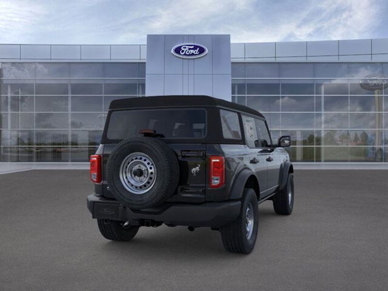 2025 Ford Bronco Base photo 8