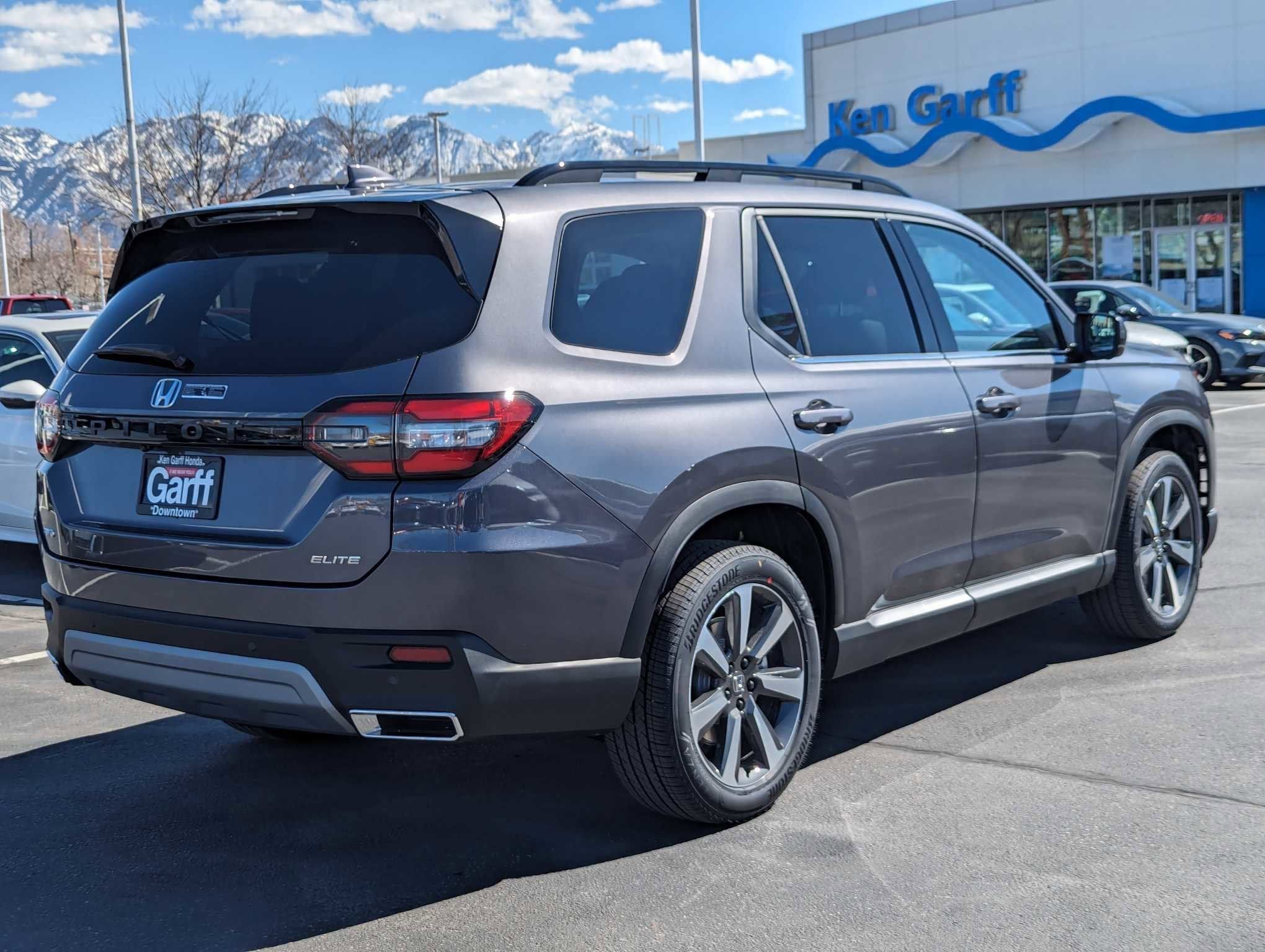 2025 Honda Pilot Elite photo 2