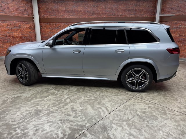 2025 Mercedes Benz GLS 450 4MATIC photo 2