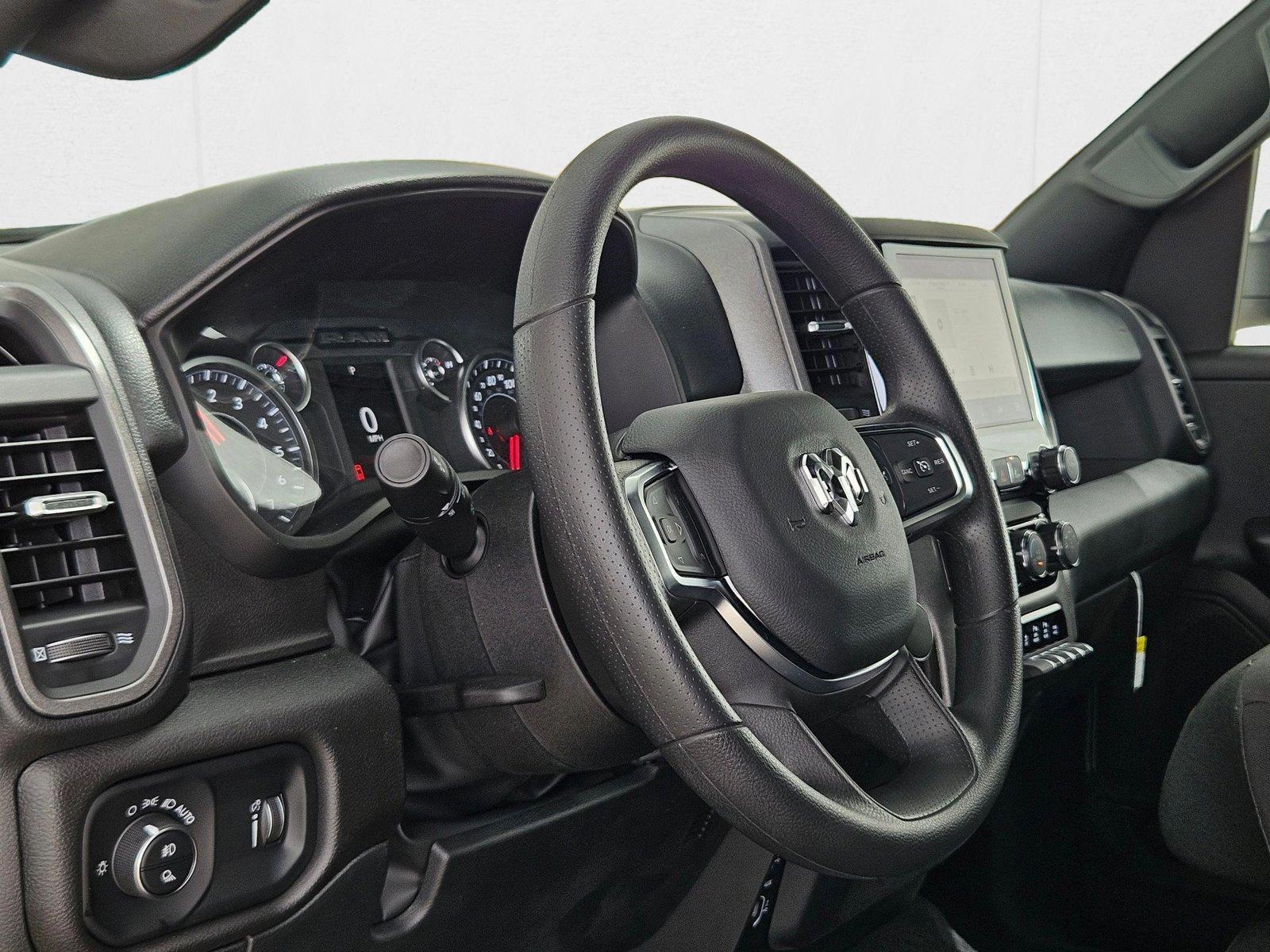 2025 Ram 1500 Tradesman photo 3