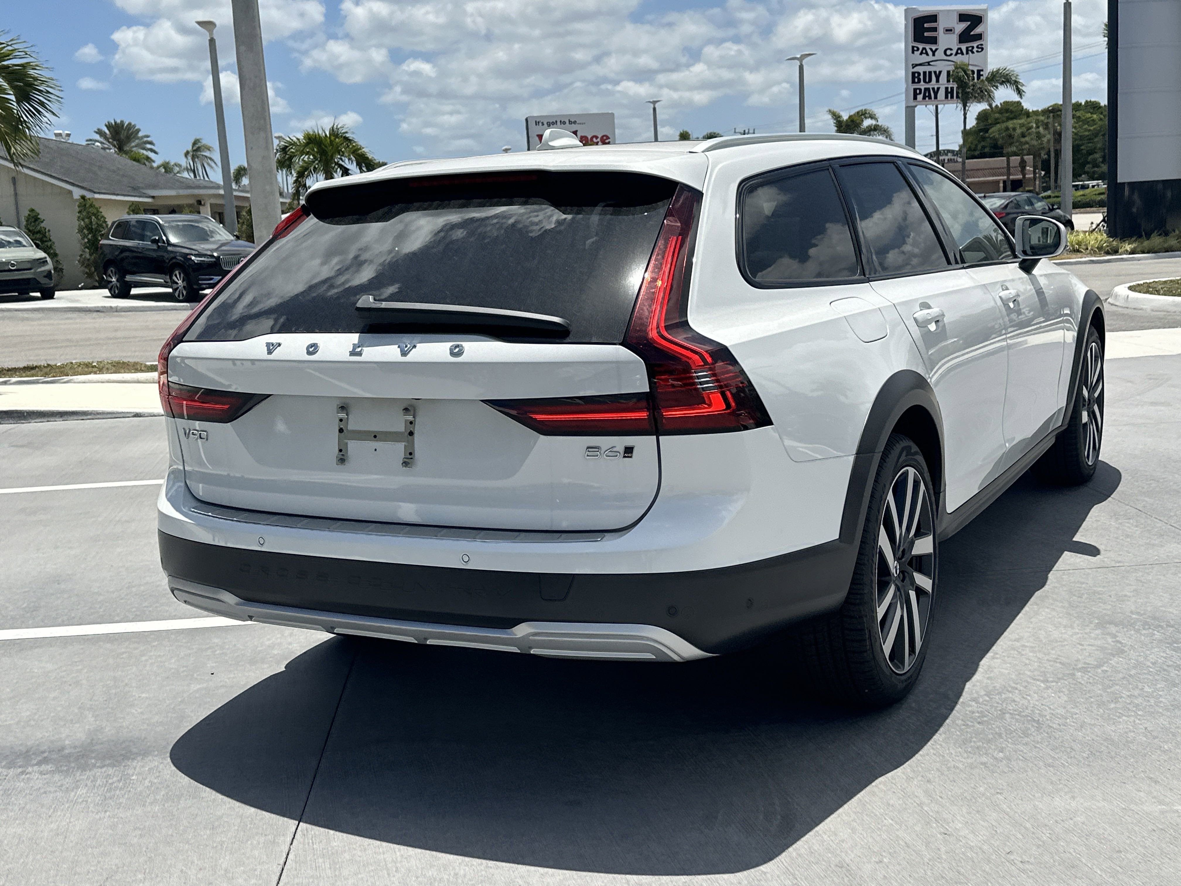 2025 Volvo V90 Cross Country B6 AWD Plus photo 5