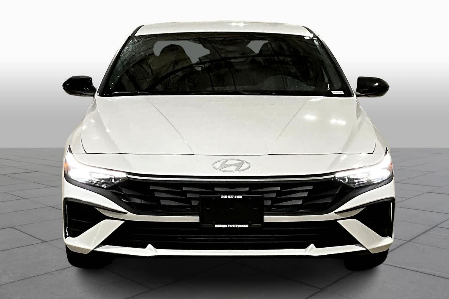 2025 Hyundai Elantra SEL Sport photo 3