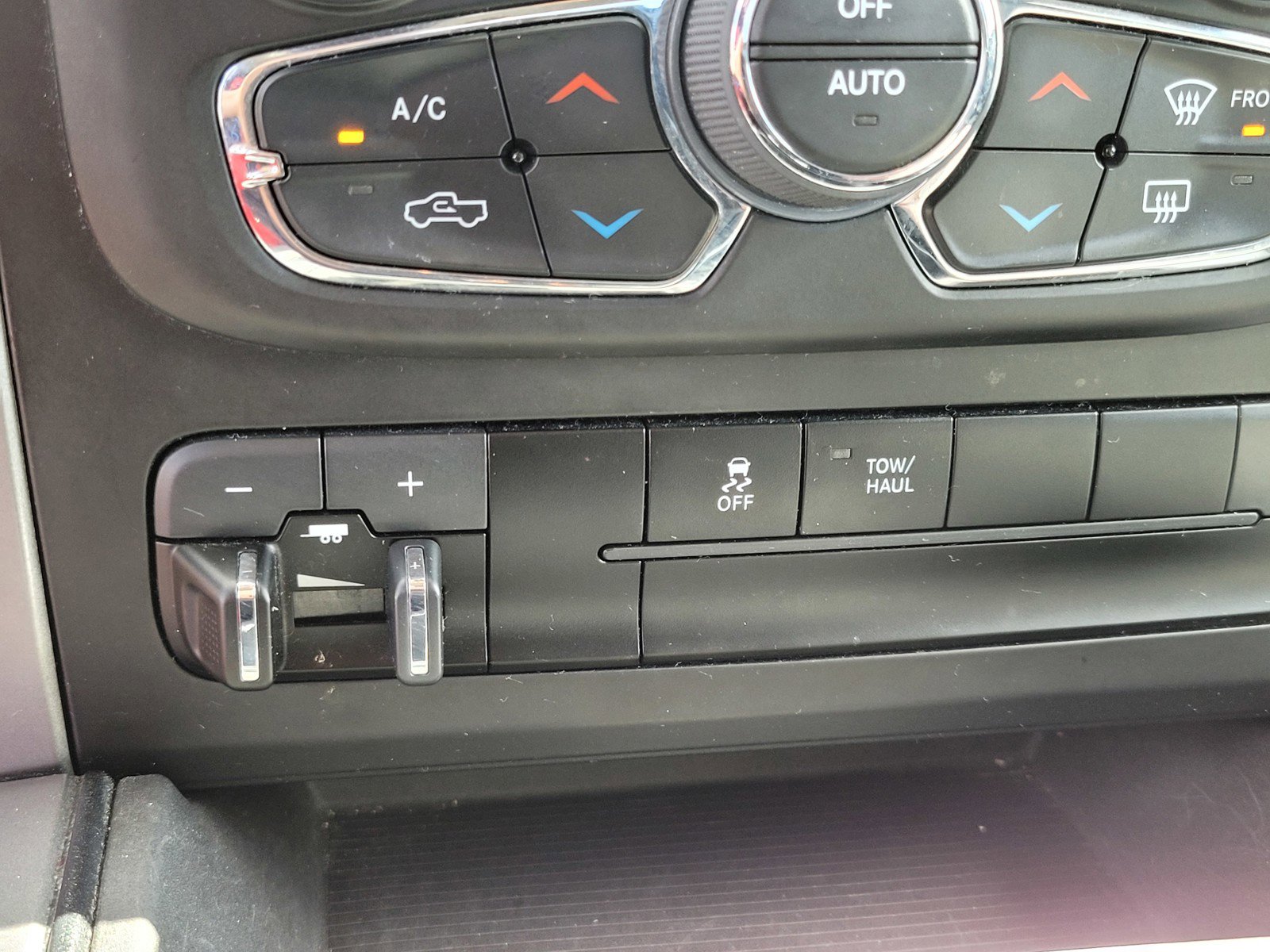 2023 Ram 1500 Classic SLT photo 19
