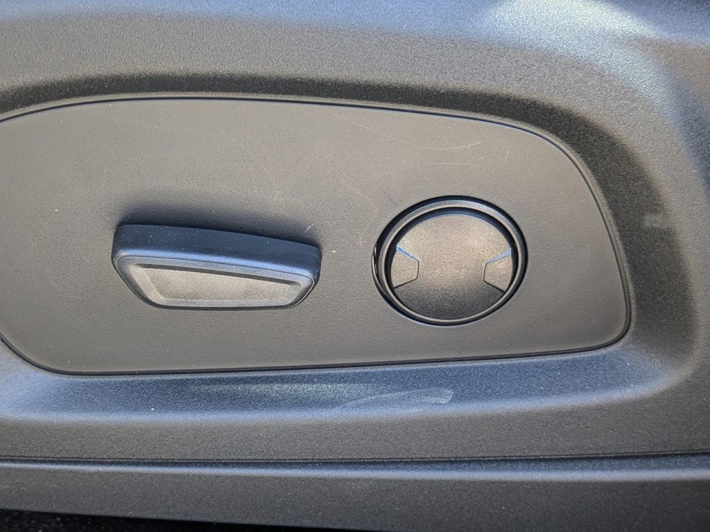 2025 Ford Explorer photo 10